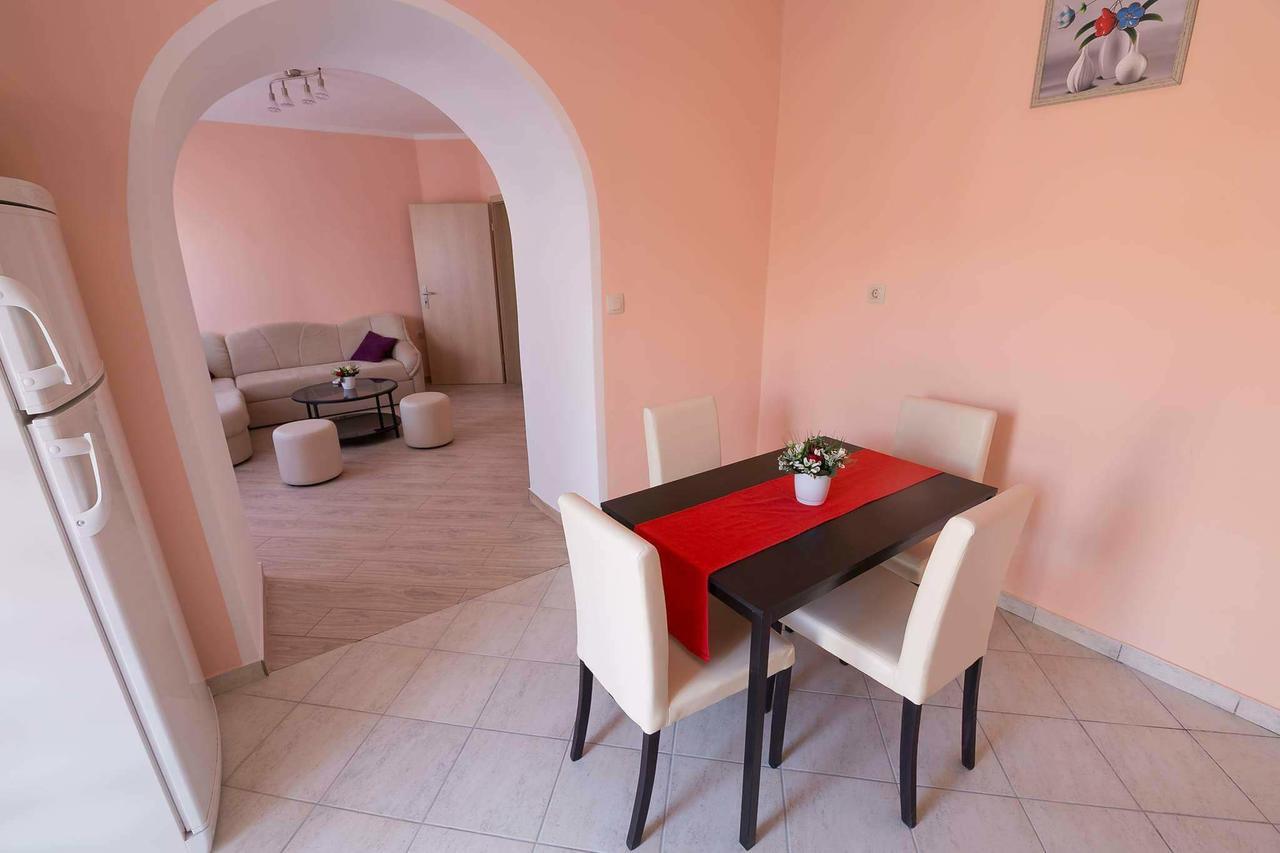 Apartmani Pod Nehajem เซนญ์ ภายนอก รูปภาพ